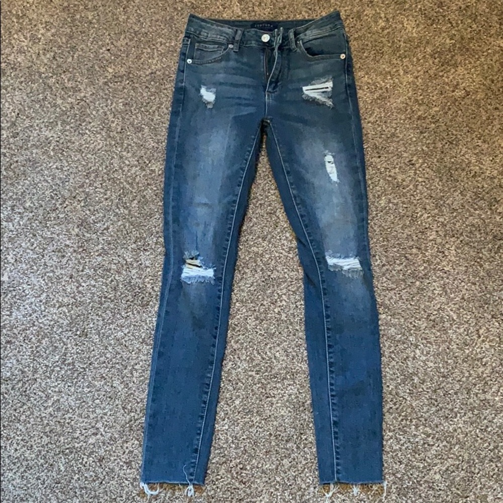 Women’s distressed jeans